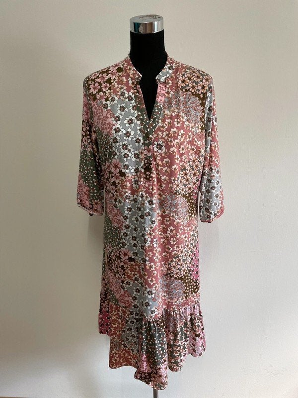 J245 - Nieuw K-Design jurkje in pasteltinten maat L (1), Kleding | Dames, Jurken, Ophalen of Verzenden, Nieuw, Boven de knie