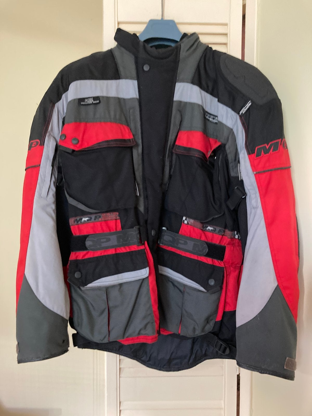 MQP Textiel Motorjas - Rood, Zwart, Grijs - Maat L, Motoren, Kleding | Motorkleding, Ophalen, Tweedehands, Heren, Jas | textiel