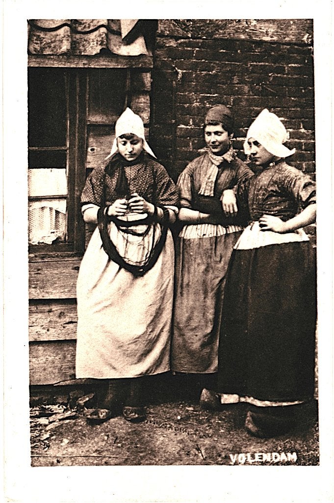 936223 Volendam Klederdracht Nette oude kaart Onbeschreven