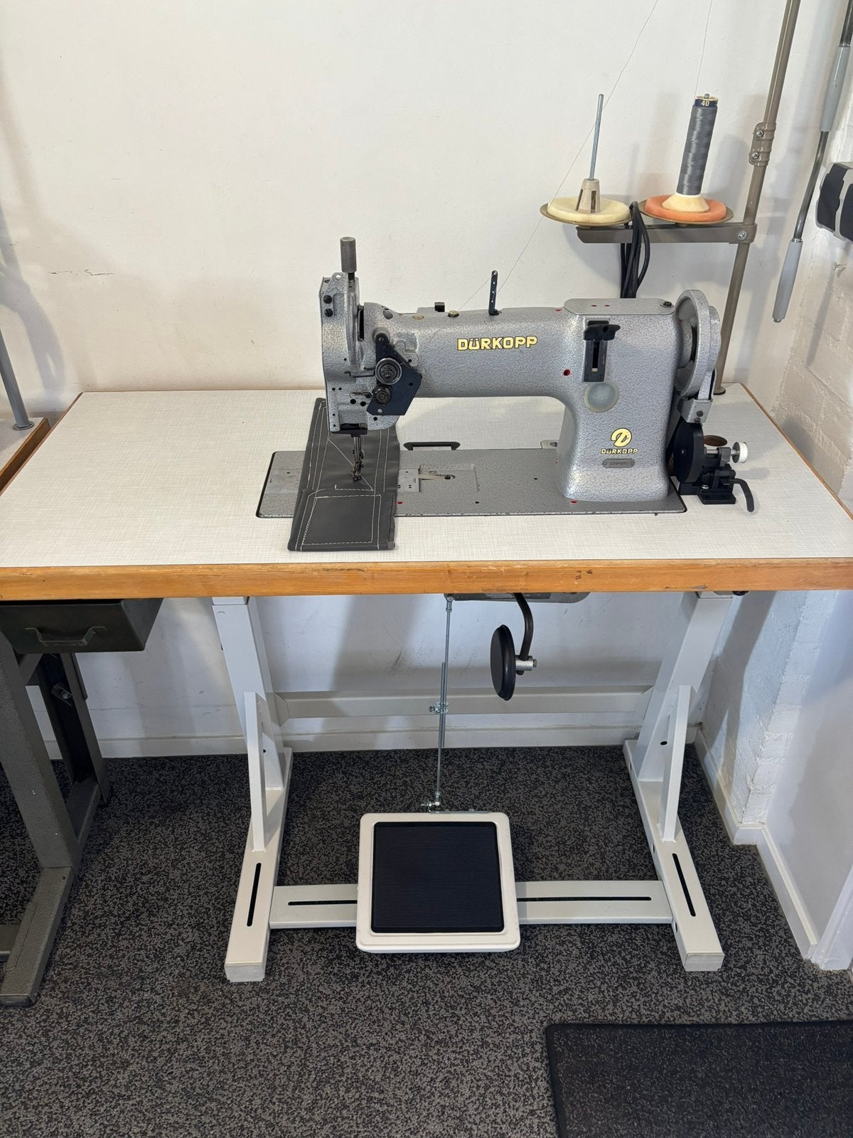Te koop Durkopp leermachine, Ophalen of Verzenden, Zo goed als nieuw, Naaimachine, Industrieel