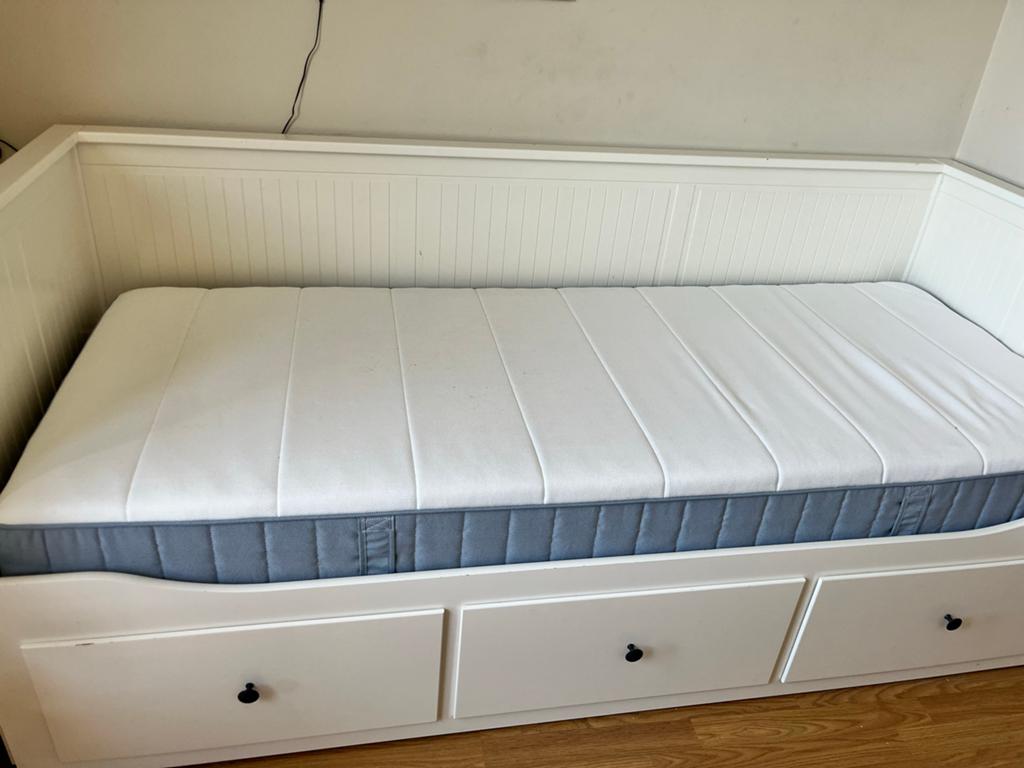 Ikea Hemnes uitschuifbed met matrassen, Ophalen, Gebruikt, Eenpersoons, Wit