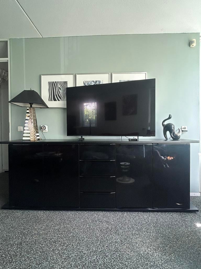 Te koop zwarte hoogglans dressoir, Ophalen, Zo goed als nieuw, 200 cm of meer, Minder dan 100 cm