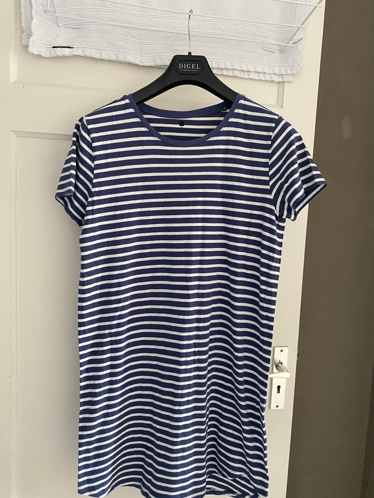 Blauw wit gestreepte jurk maar 34, Kleding | Dames, Jurken, Ophalen of Verzenden, Zo goed als nieuw, Maat 34 (XS) of kleiner, Onder de knie