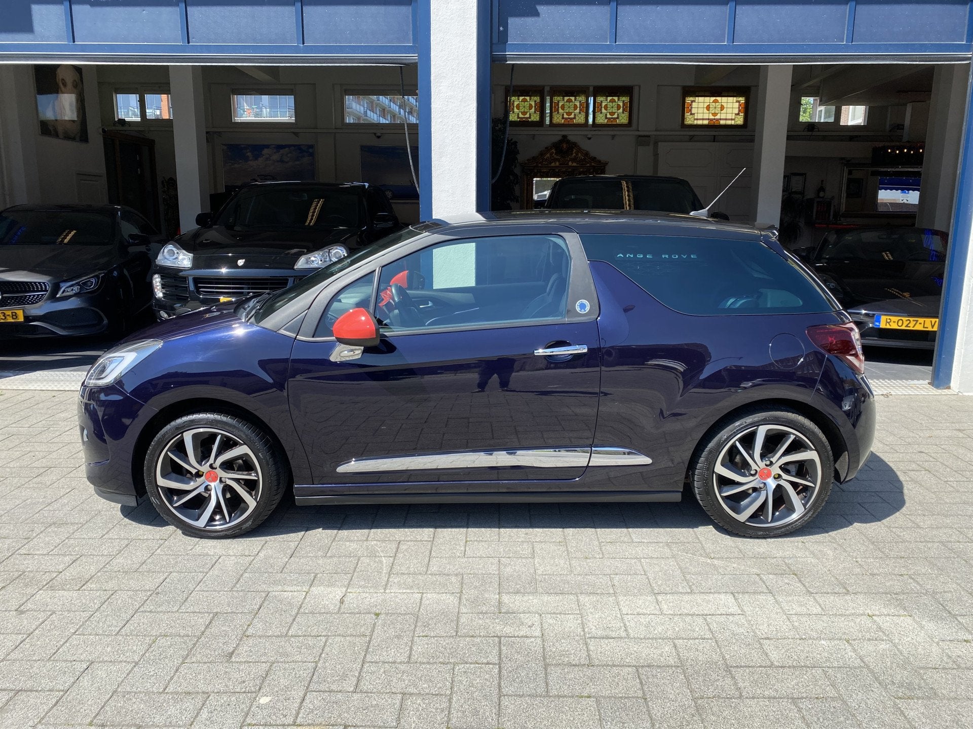 DS DS 3 1.2 PureTech Inès de la Fressange NL AUTO/NIEUWSTAA, Voorwielaandrijving, Automatische klimaatregeling, Euro 6, Blauw