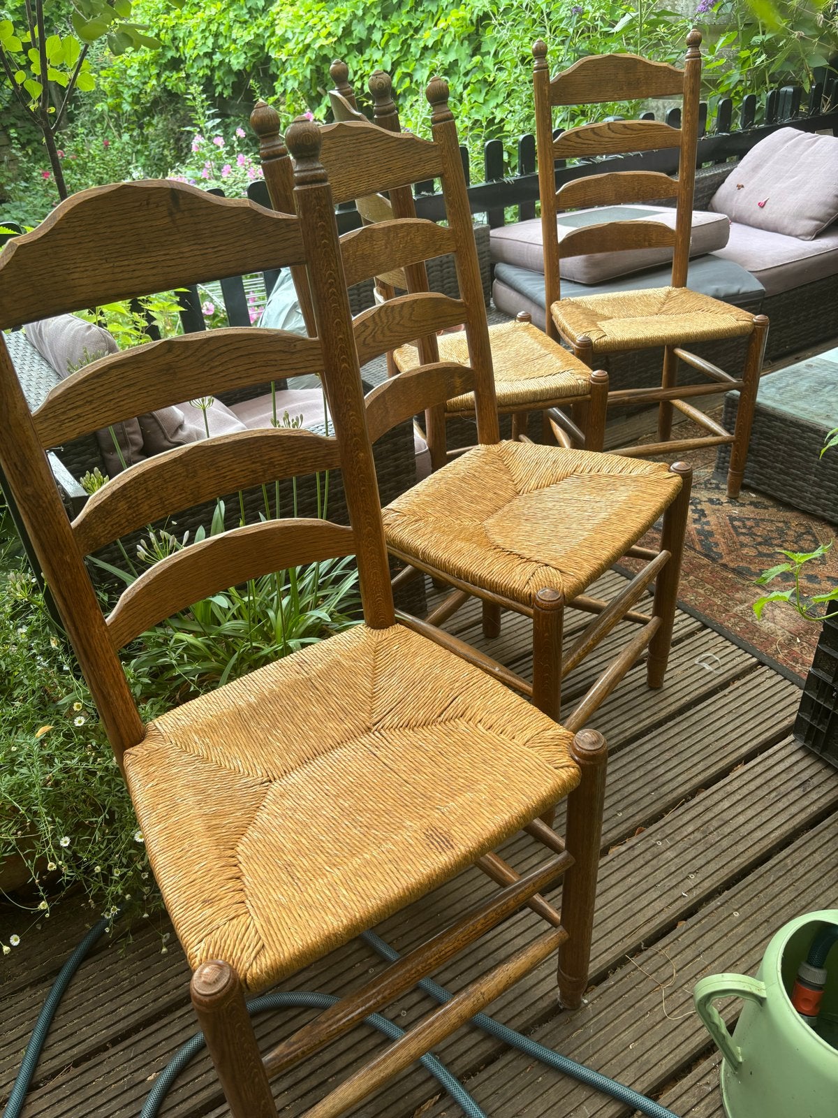 4 rustieke houten stoelen met rieten zitting, gratis af te h, Ophalen