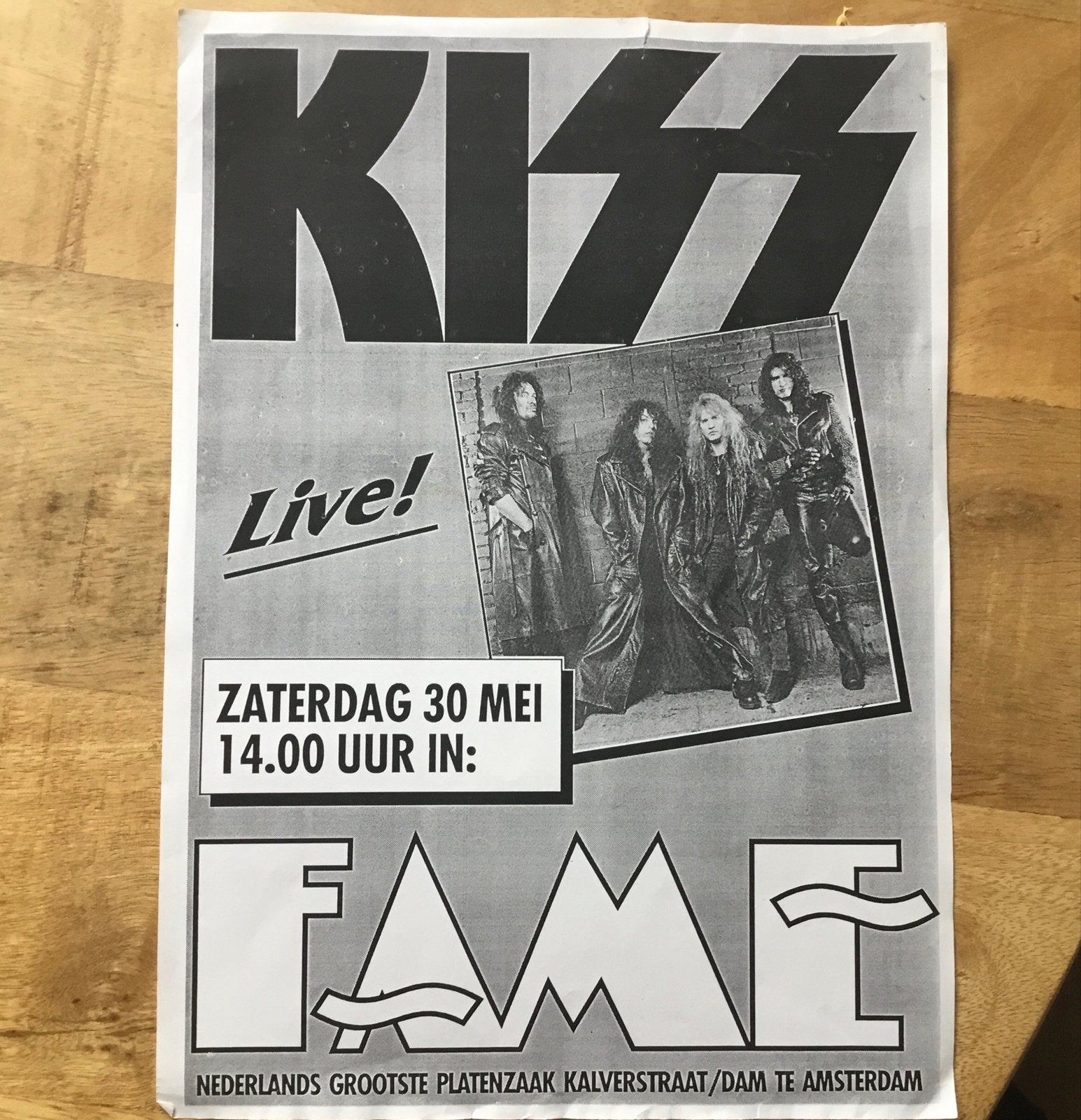 Vintage KISS Live! Fame Amsterdam Reclame, Ophalen of Verzenden, A1 t/m A3, Muziek, Rechthoekig Staand