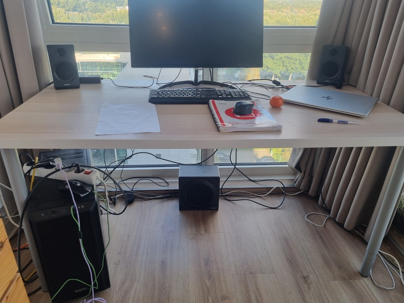 IKEA Bureau (alleen het Bureau!) gebruikt. gratis., Huis en Inrichting, Ophalen, Gebruikt, 150 cm, In hoogte verstelbaar