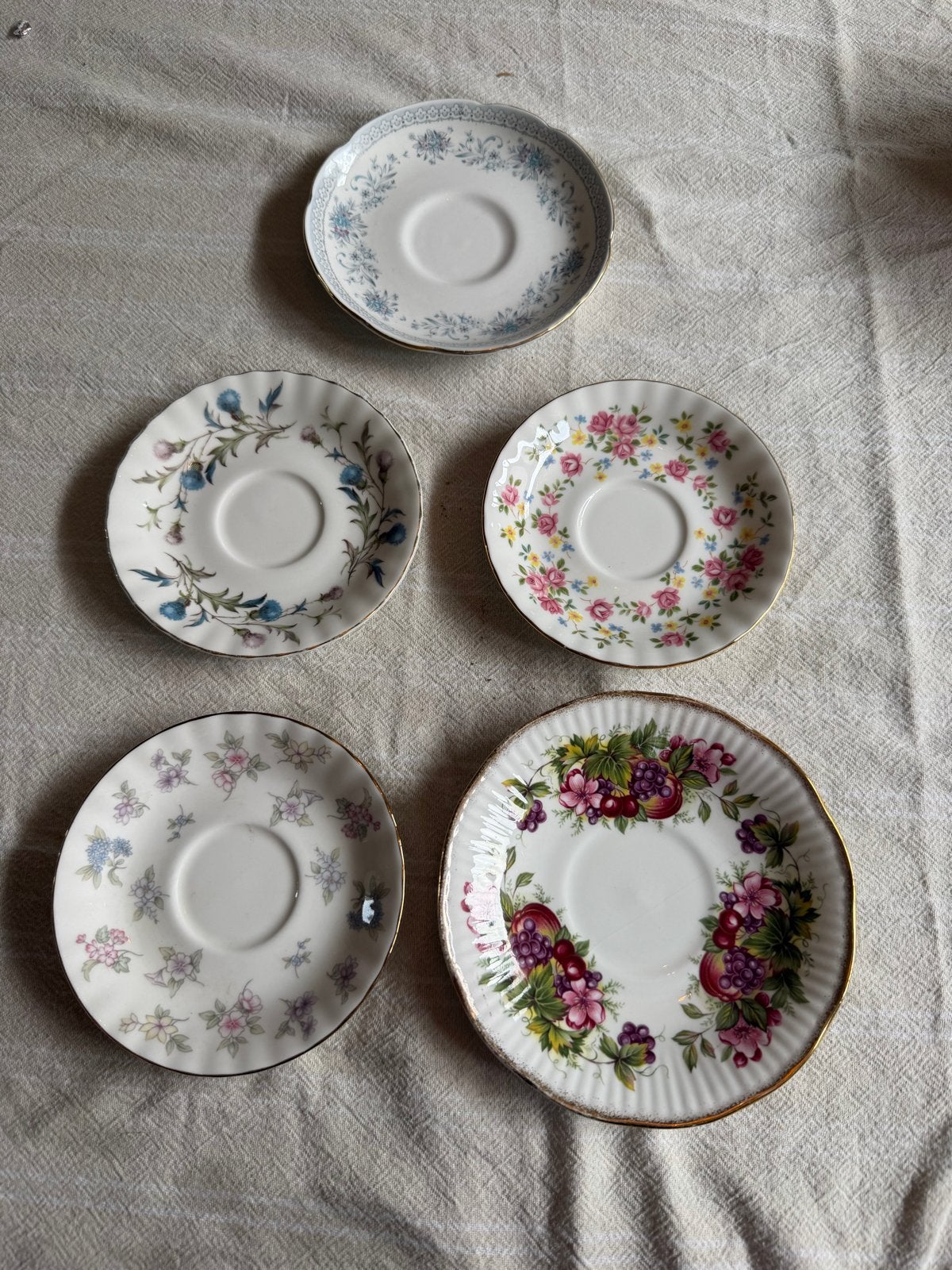 5 Vintage Schoteltjes Mix: Royal Albert, Elizabethan, Winter, Ophalen of Verzenden