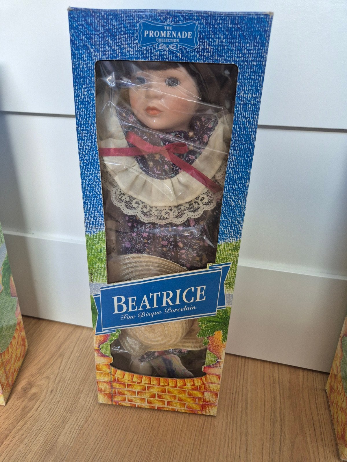 Beatrice Promenade Collection Porseleinen Pop - Nieuw, Verzamelen, Ophalen, Nieuw, Pop