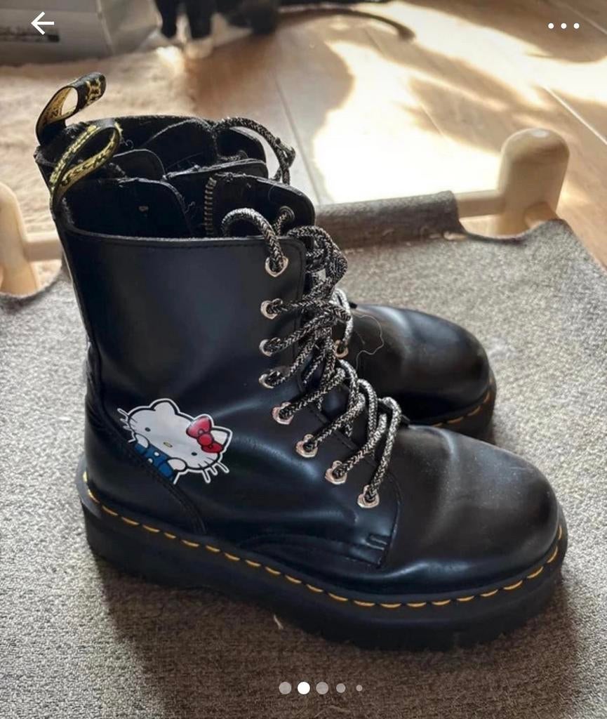 Dr martens hello kitty limited maat 37, Kleding | Dames, Schoenen, Ophalen of Verzenden, Zo goed als nieuw, Zwart
