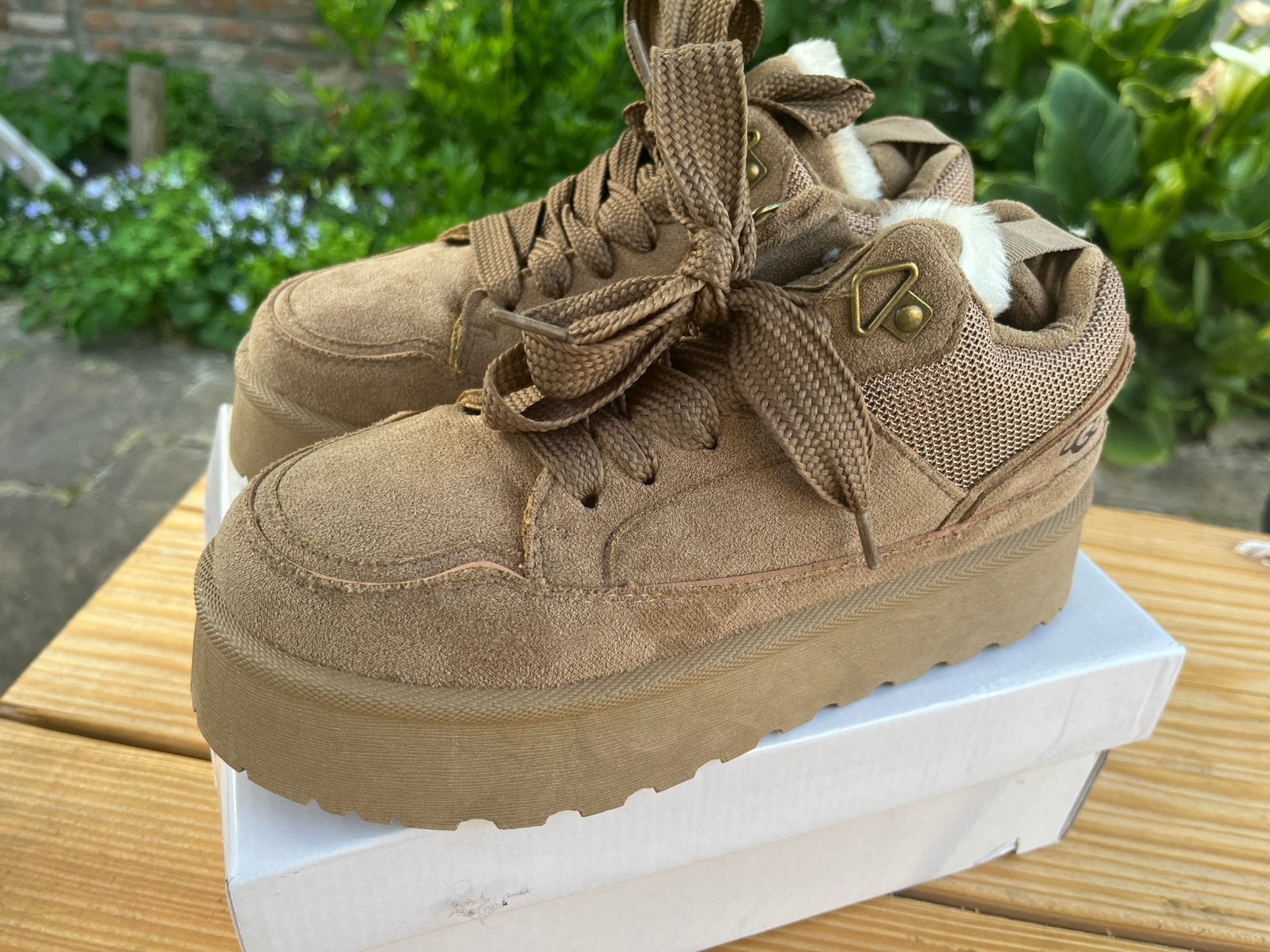 Lowmel, maat 38, Ophalen of Verzenden, Zo goed als nieuw, Zwart, Sneakers of Gympen