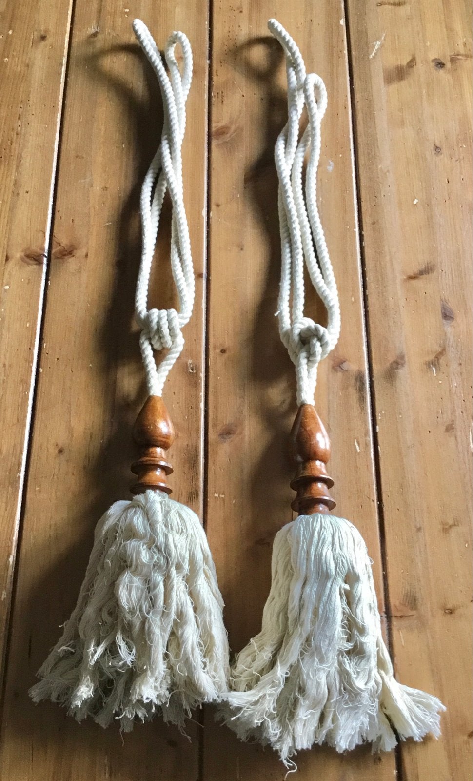 GORDIJN EMBRASSES- DECOTATIEVE KWASTEN MET HOUTEN DETAILS, Overige materialen, Gebruikt, Ophalen of Verzenden, Crème
