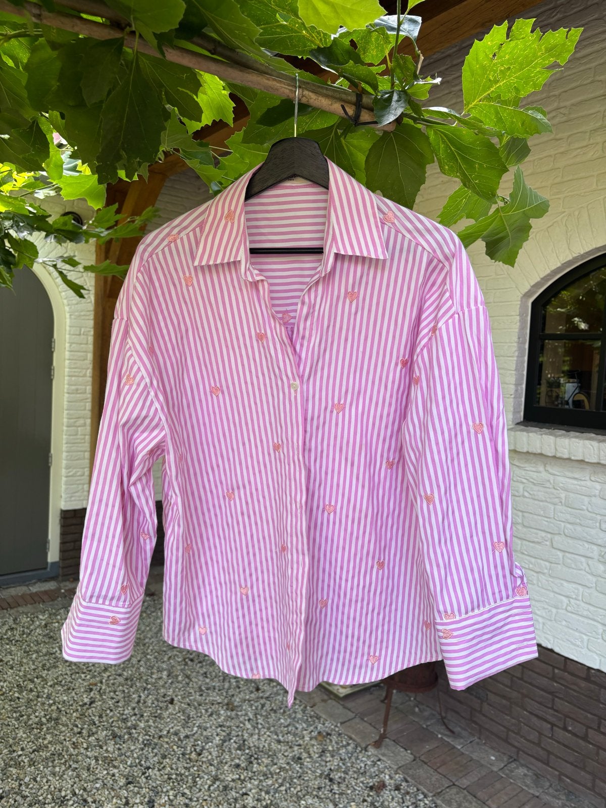 Roze gestreepte blouse met hartjes borduursels, Kleding | Dames, Blouses en Tunieken, Verzenden, Nieuw, Maat 42/44 (L), Roze