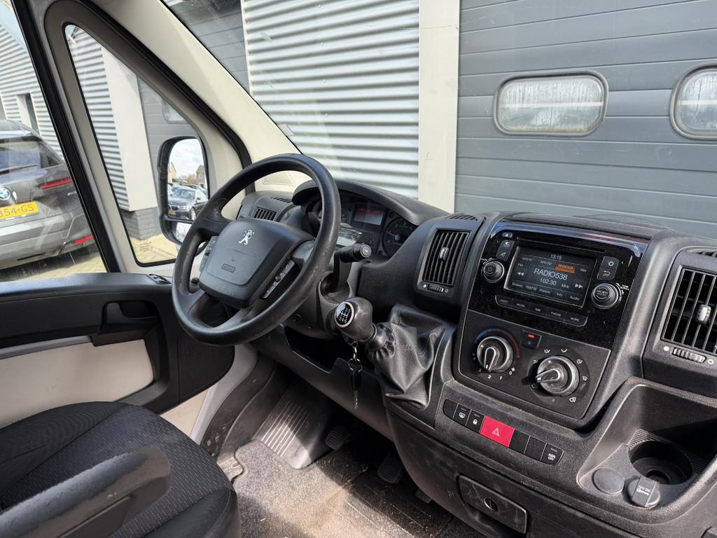 Peugeot Boxer 335 2.2 HDI L4 XR Bakwagen | Laadbak | Trekhaa, Voorwielaandrijving, Euro 5, Stof, Gebruikt