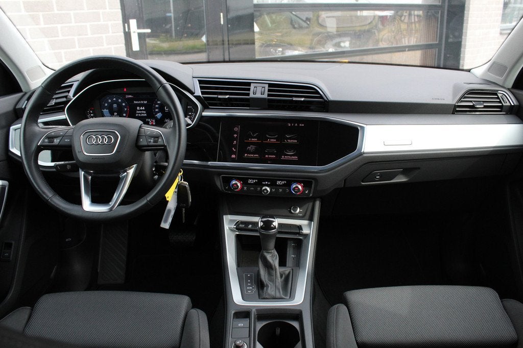 Audi Q3 35 TFSI S Edition / Carplay / LED / Stoelverwarming, Stof, 4 cilinders, Met garantie (alle), 1505 kg