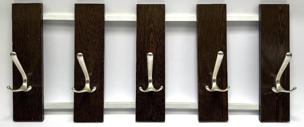 1382. Houten wandkapstok – vijf aluminium haken, ca. 1970, Ophalen, Hout, Wandkapstok, Minder dan 100 cm
