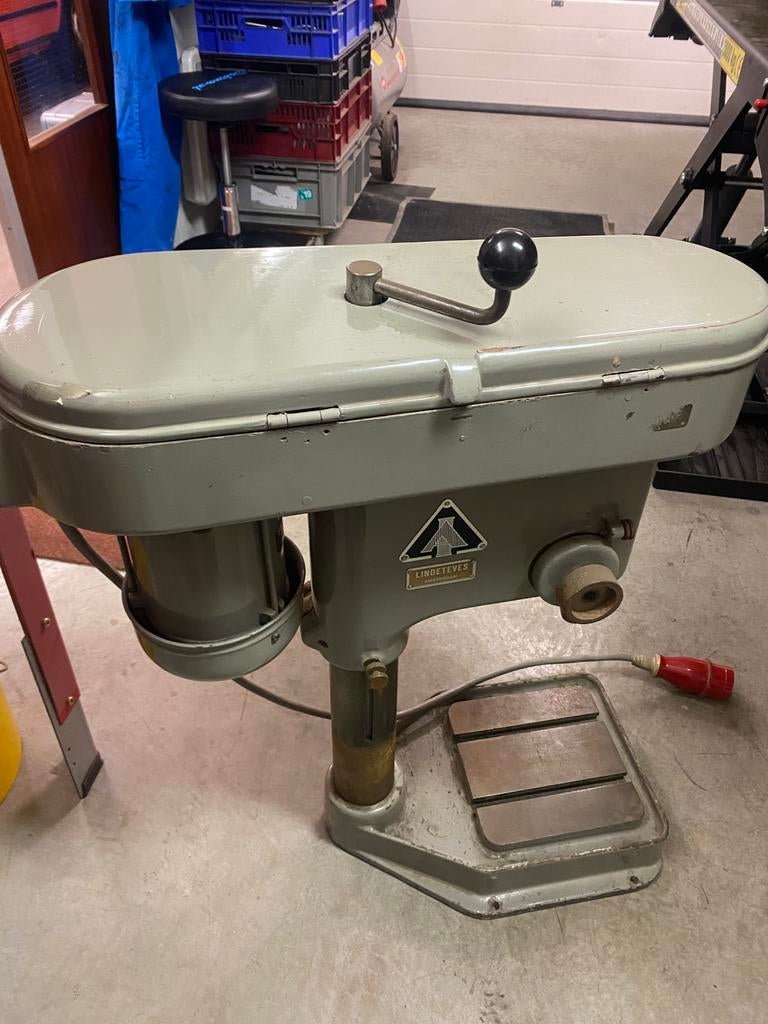 Lindeteves Amsterdam kolomboormachine op krachtstroom, Doe-het-zelf en Verbouw, Gereedschap | Boormachines, Ophalen, Gebruikt