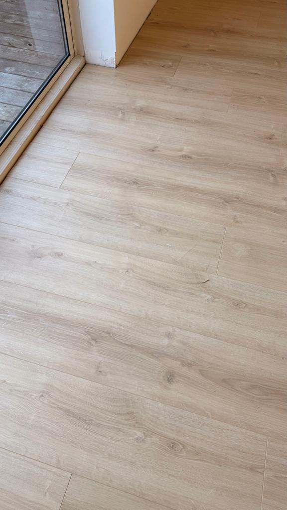 Gratis af te halen: Hoogwaardig laminaat (ca. 20m²), Huis en Inrichting, Stoffering | Vloerbedekking, Ophalen, Zo goed als nieuw