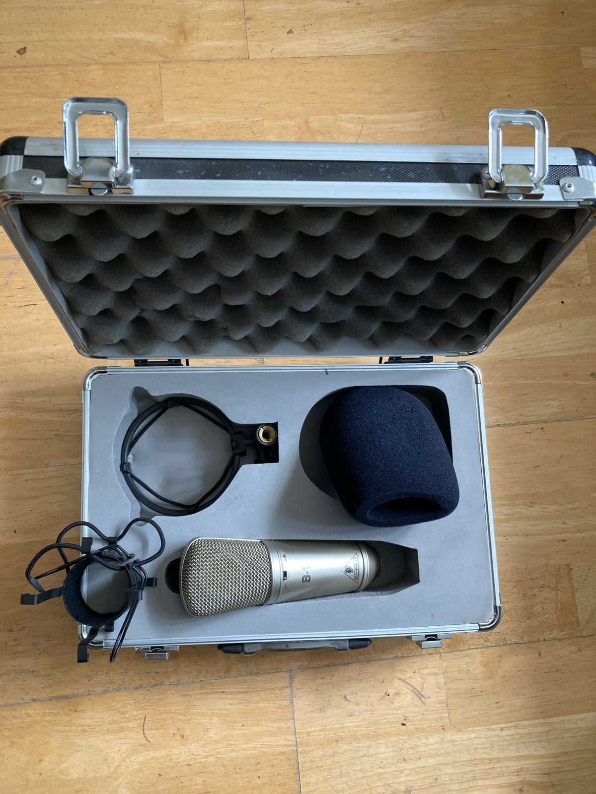 Behringer B-1 Studiomicrofoon met Koffer, Ophalen of Verzenden, Zo goed als nieuw, Studiomicrofoon