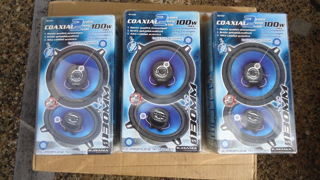 TE KOOP AUTO DUUR SPEAKERS 13 CM 2X100 WATT PER SET 35 EURO, Auto diversen, Autospeakers, Ophalen, Nieuw