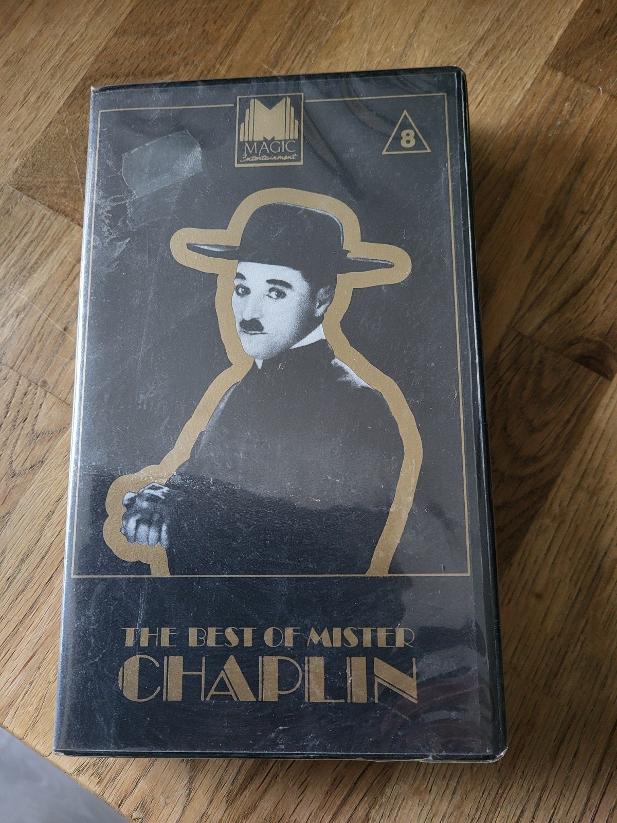 TE KOOP DOOS VOL NIEUWE CHARLIE CHAPLIN VIDEOBANDEN, Alle leeftijden, Ophalen of Verzenden