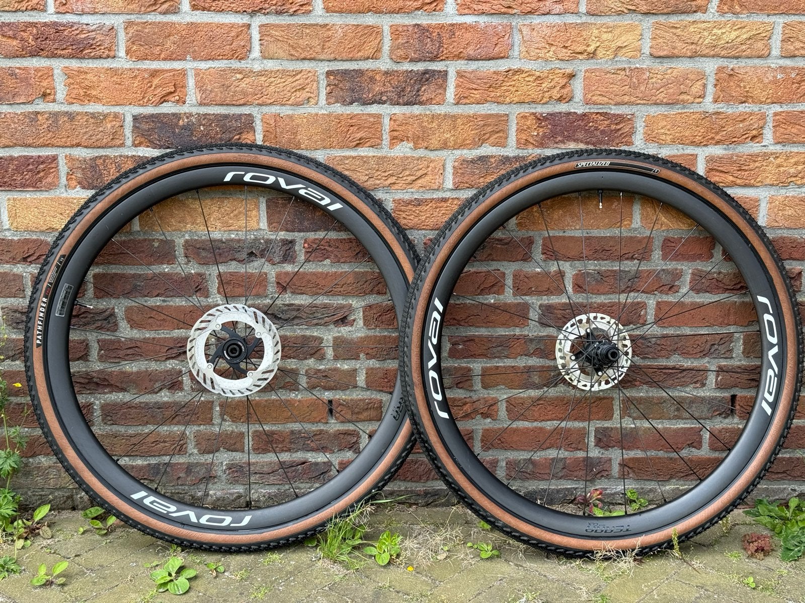 Roval Terra CLX carbon gravel wielset met Pathfinder banden, Fietsen en Brommers, Fietsonderdelen, Zo goed als nieuw, Wiel, Carbon