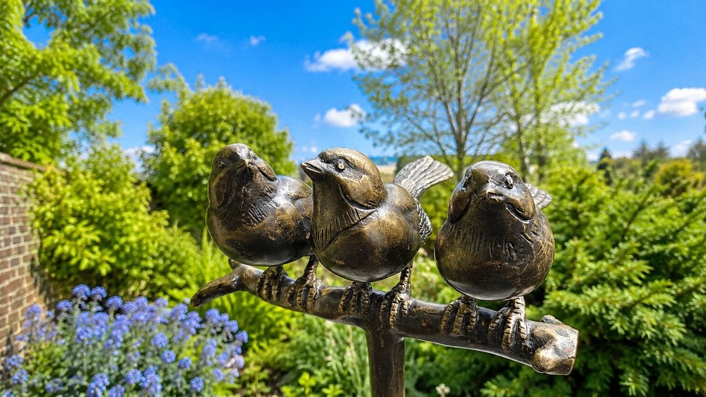 3 VOGELS OP TAK / mussen/ TUINSTEKER / BRONS, Nieuw, Info@huisentuindecoratiemarie.nl, Huis en tuin decoratie marie, Peize