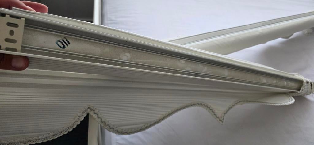 Witte vouwgordijnen met decoratieve rand, Huis en Inrichting, Ophalen, Gebruikt, 200 cm of meer, Wit