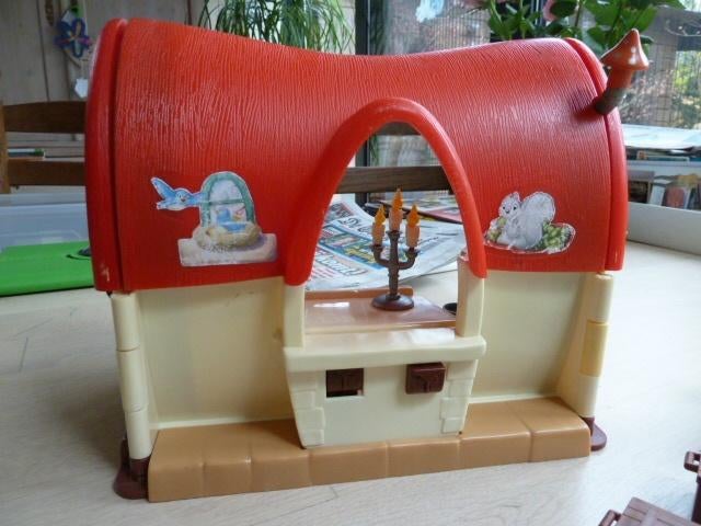 Kabouterhuisje met inhoud,, Verzenden, Zo goed als nieuw, Poppenhuis