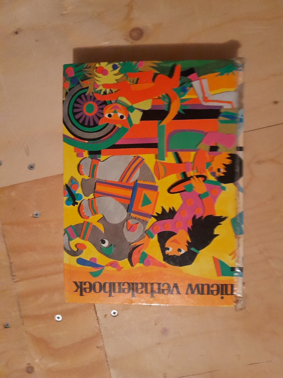 Nieuw Verhalenboek - Kleurrijk Kinderboek, Ophalen of Verzenden, Gelezen, Onbekend, Fictie algemeen