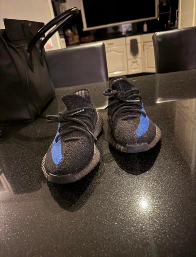 Yeezy Boost 350 V2 Dazzling Blue - Maat 39, Kleding | Dames, Ophalen of Verzenden, Zo goed als nieuw, Zwart, Sneakers of Gympen
