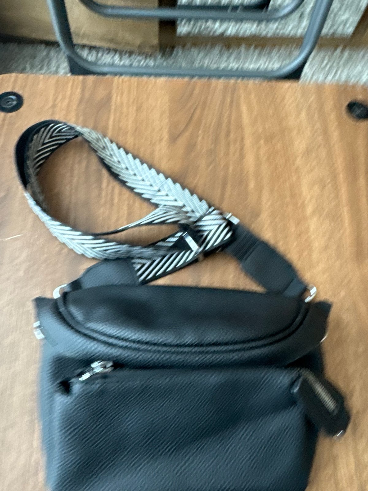 Zwart schoudertasje met verstelbare band, Sieraden, Tassen en Uiterlijk, Ophalen of Verzenden, Gebruikt, Zwart, Schoudertasje