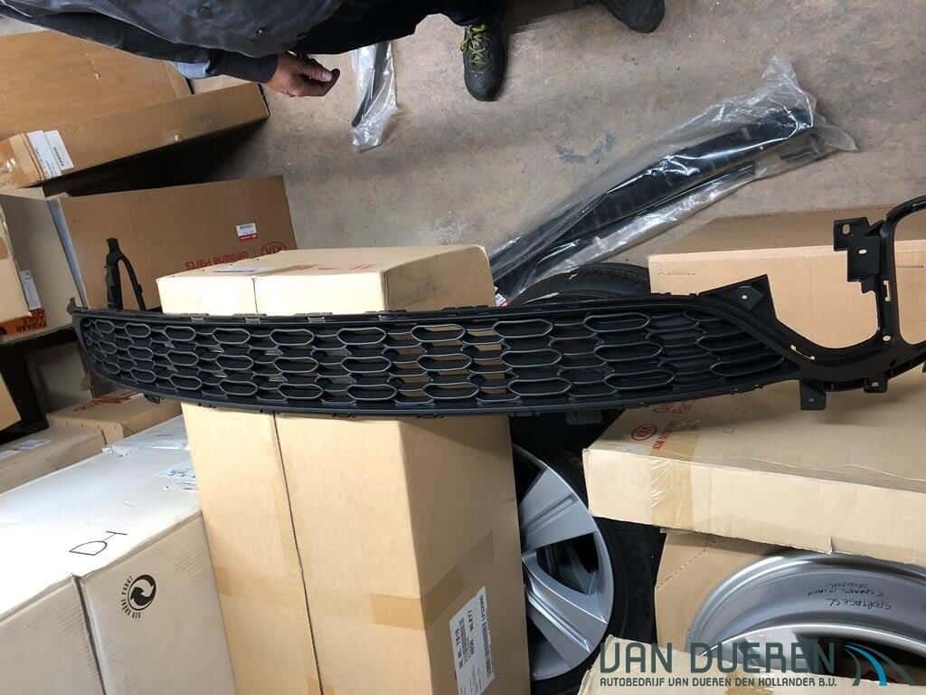 Kia Carens 2013> Onderste grille 86561A4000, Kia, -, -, Nieuw