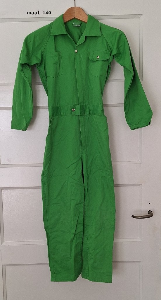 Groene overall 'Stoer en Sterk' met trike - maat 140, Overige typen, Jongen of Meisje, Ophalen of Verzenden, Zo goed als nieuw