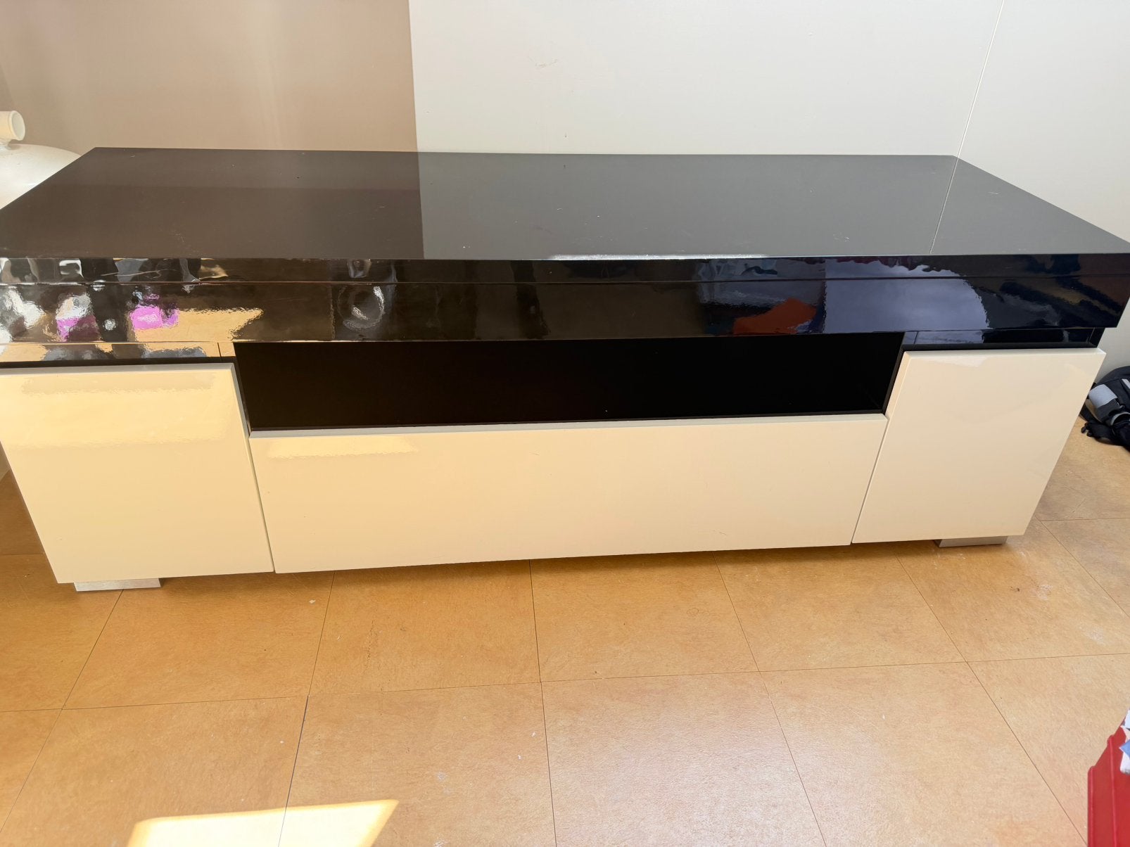 Modern TV-meubel met hoogglans afwerking, Ophalen, Overige materialen, Gebruikt, 150 tot 200 cm