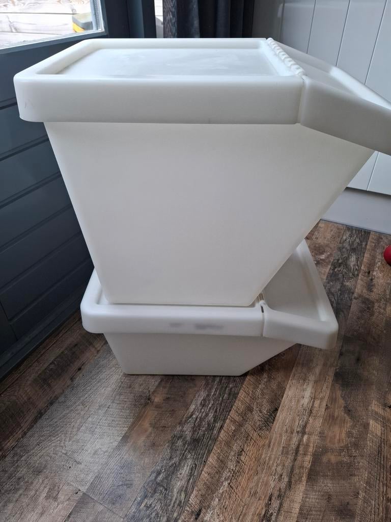 2x Witte Kunststof Opbergbakken met Deksel, Ophalen, Kunststof, Gebruikt, 50 tot 100 cm