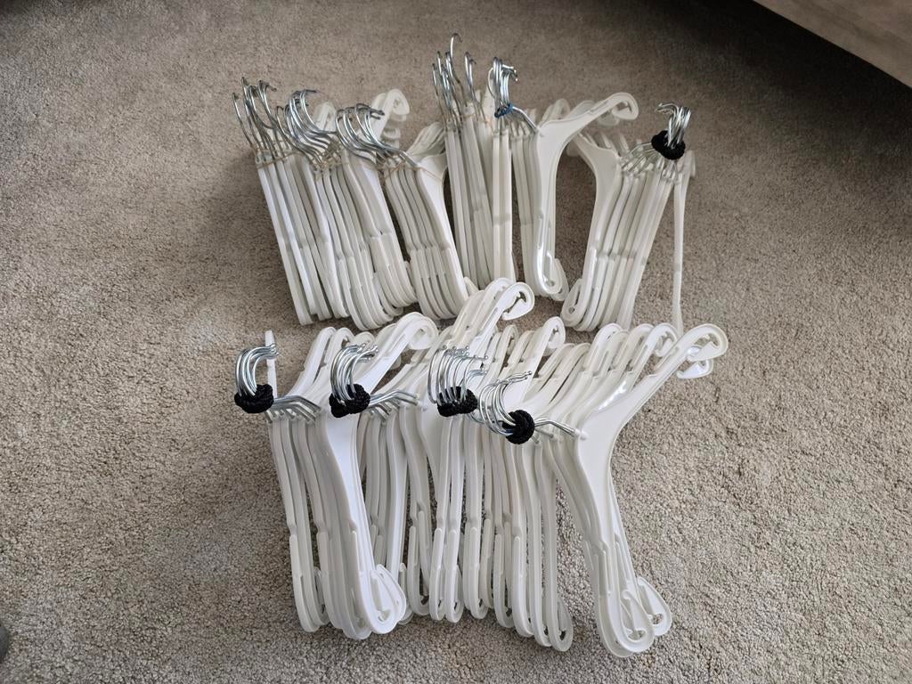 97 witte kledinghangers 33 cm kind baby, Kleding | Dames, Ophalen of Verzenden, Hout, Kinderen