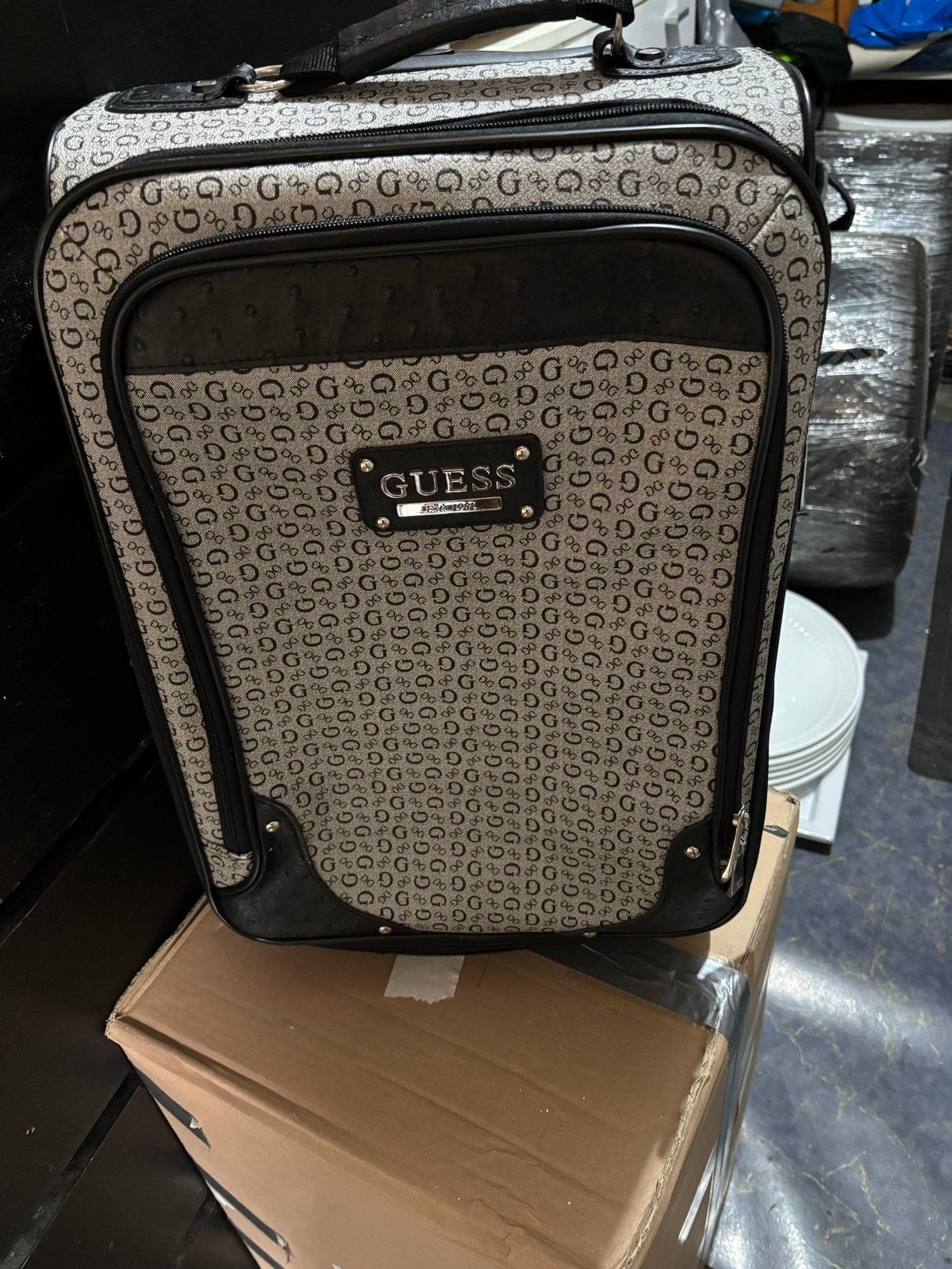 Guess Reiskoffer met wieltjes en uitschuifbare handgreep, Overige materialen, Gebruikt, 50 tot 60 cm, Ophalen of Verzenden