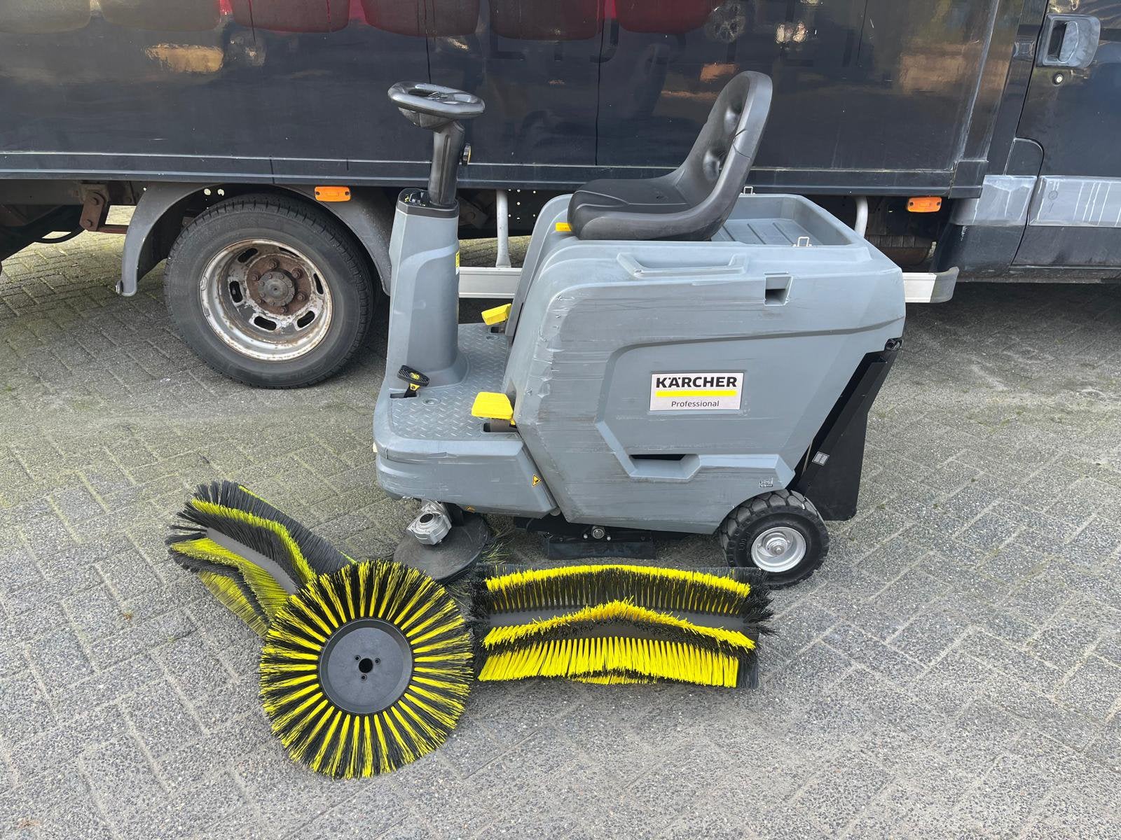 Karcher veegmachine compleet km 85/ 50rR, Ophalen of Verzenden, Zo goed als nieuw