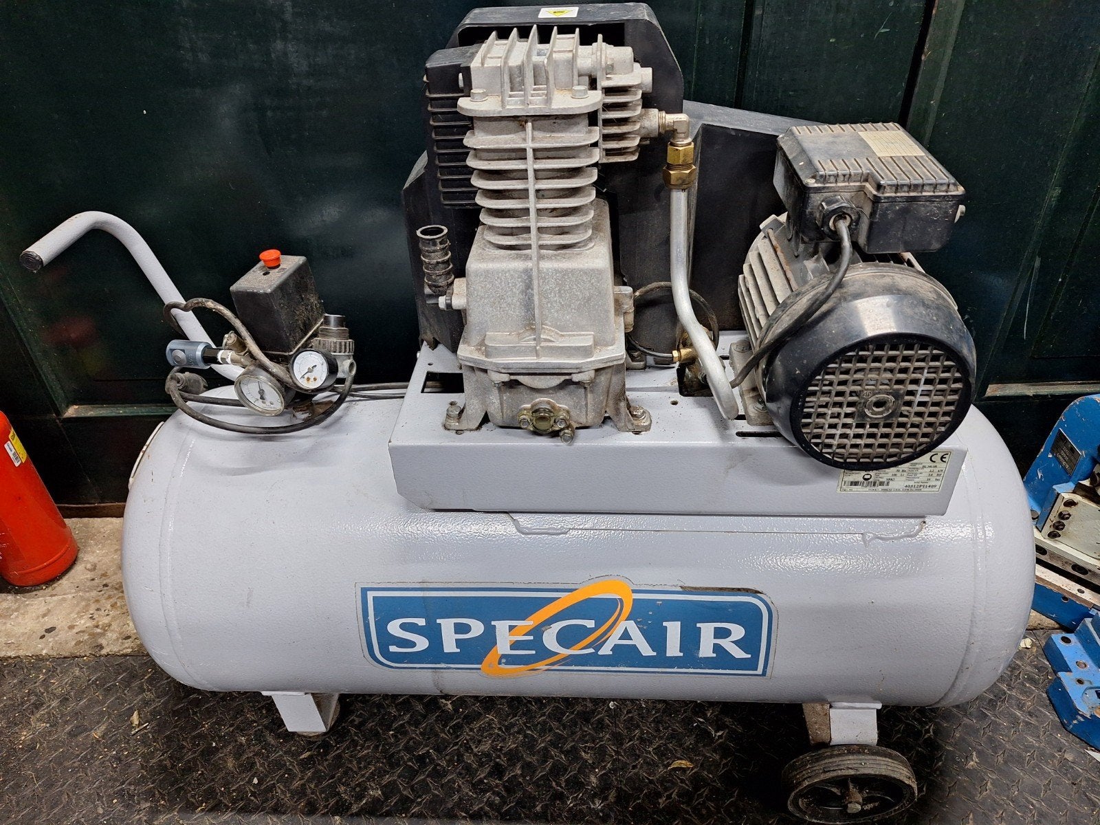 Specair Compressor 230 volt 100L tank, Doe-het-zelf en Verbouw, 100 liter of meer, Ophalen, 200 tot 400 liter/min