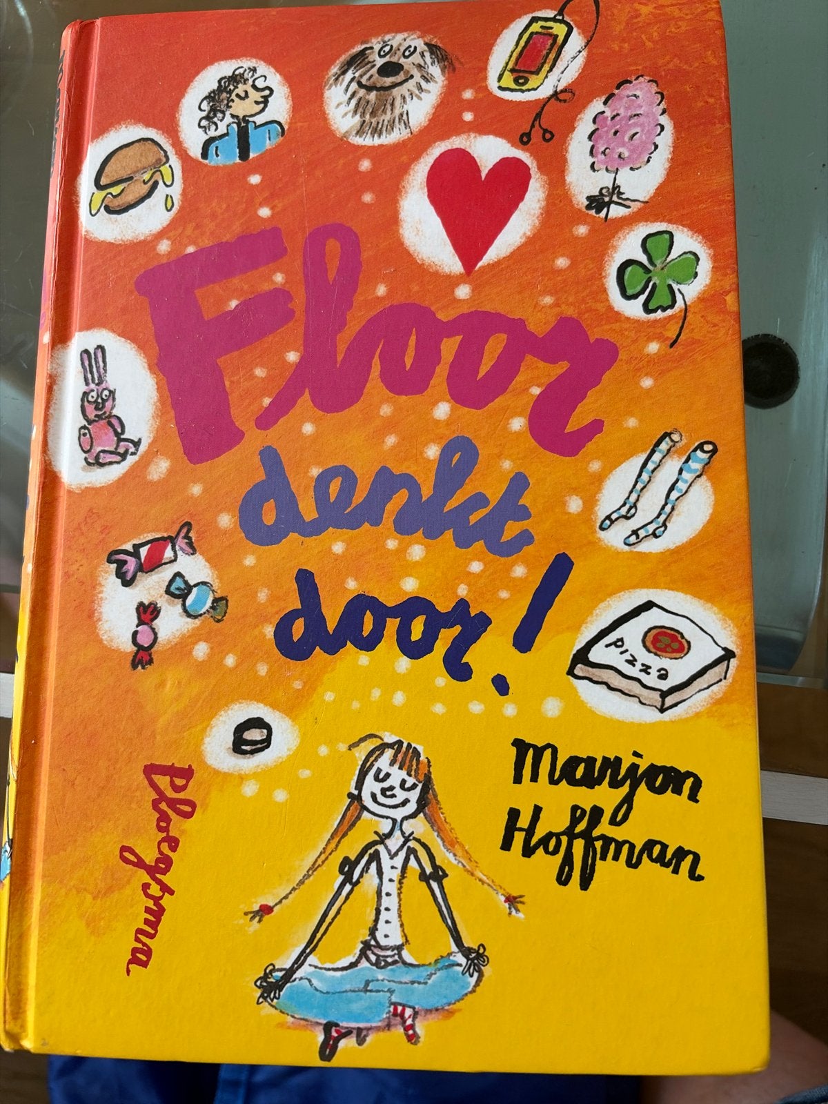 Floor denkt door! - Marjon Hoffman, Ophalen of Verzenden, Zo goed als nieuw, Fictie algemeen