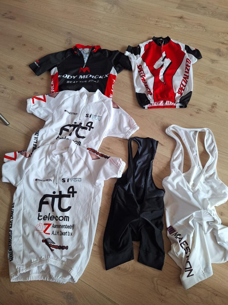 Fietskleding set: 4 shirts, 2 broeken, Ophalen of Verzenden