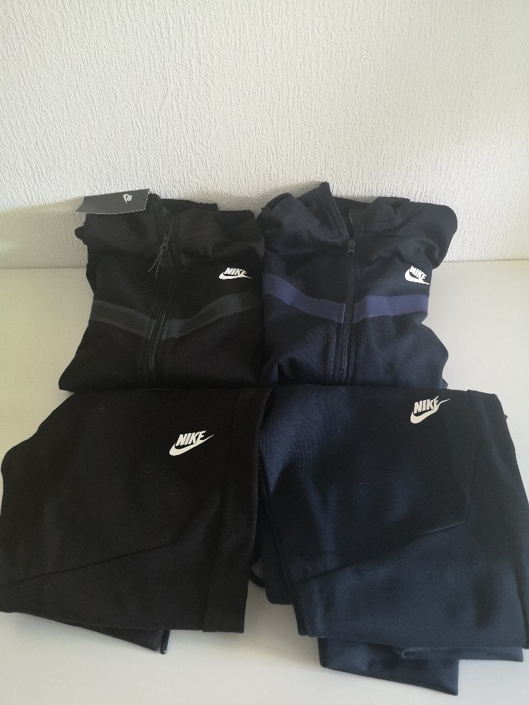 Nike sportswear Tech Fleece nieuw, Ophalen of Verzenden, Nieuw, Zwart, Fitness of Aerobics