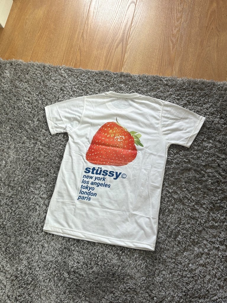 Stussy T-Shirt Wit met Rode/Blauwe Details in Maat M, Maat 48/50 (M), Wit, Stussy, Ophalen of Verzenden