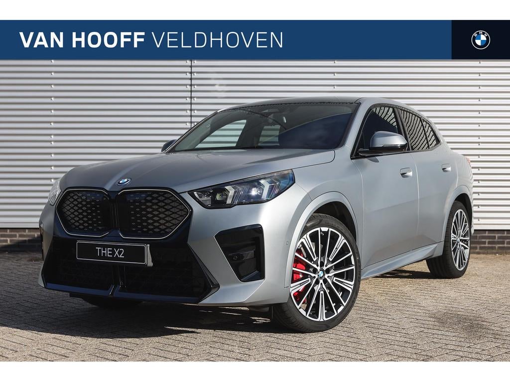 BMW iX2 eDrive20 M Sport / Panoramadak / Sportstoelen / Adap, Auto's, BMW, IX2, Zwart, Stoelverwarming, Nieuw