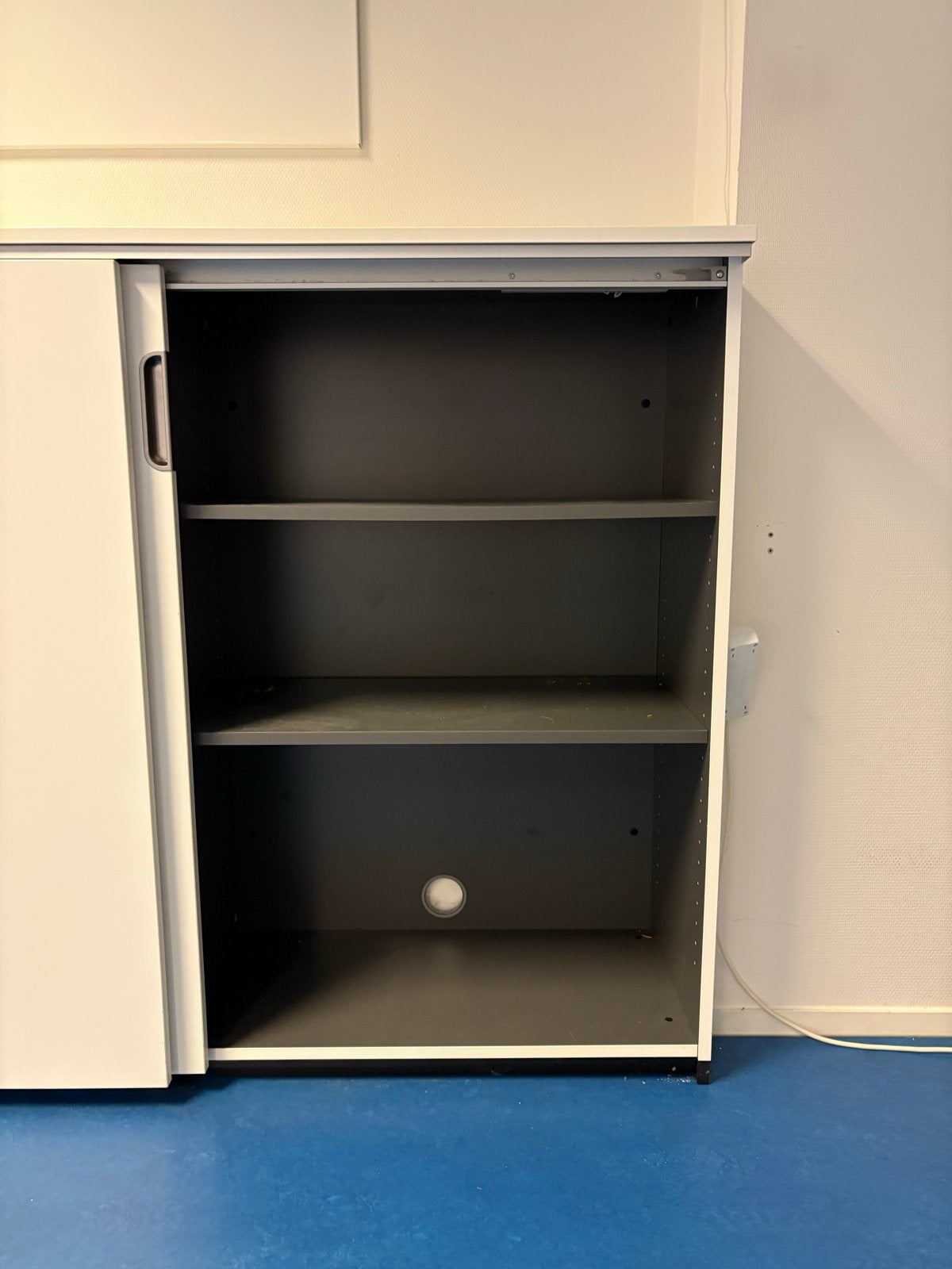 Witte archiefkast met schuifdeuren, Ophalen, Gebruikt, 100 tot 150 cm, 100 tot 150 cm
