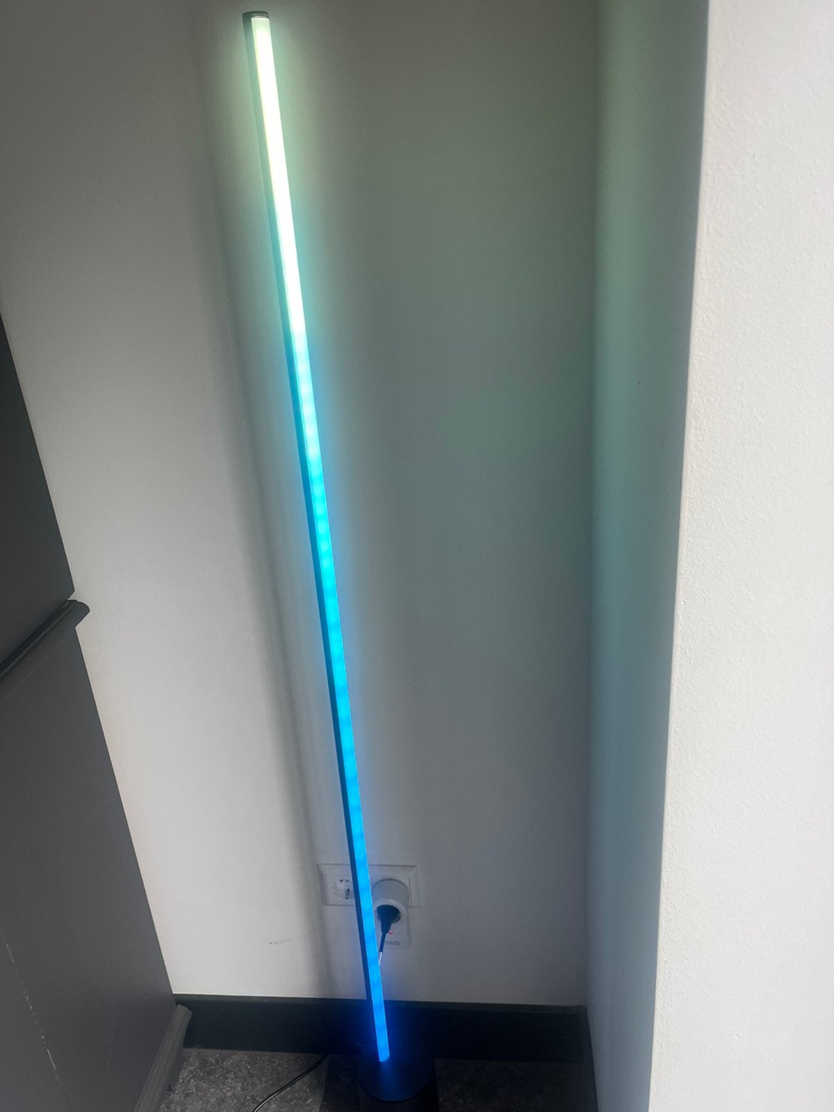 Phililps hue vloerlamp nieuw in doos, Ophalen, Nieuw, Zwarte moderne Design, 100 tot 150 cm