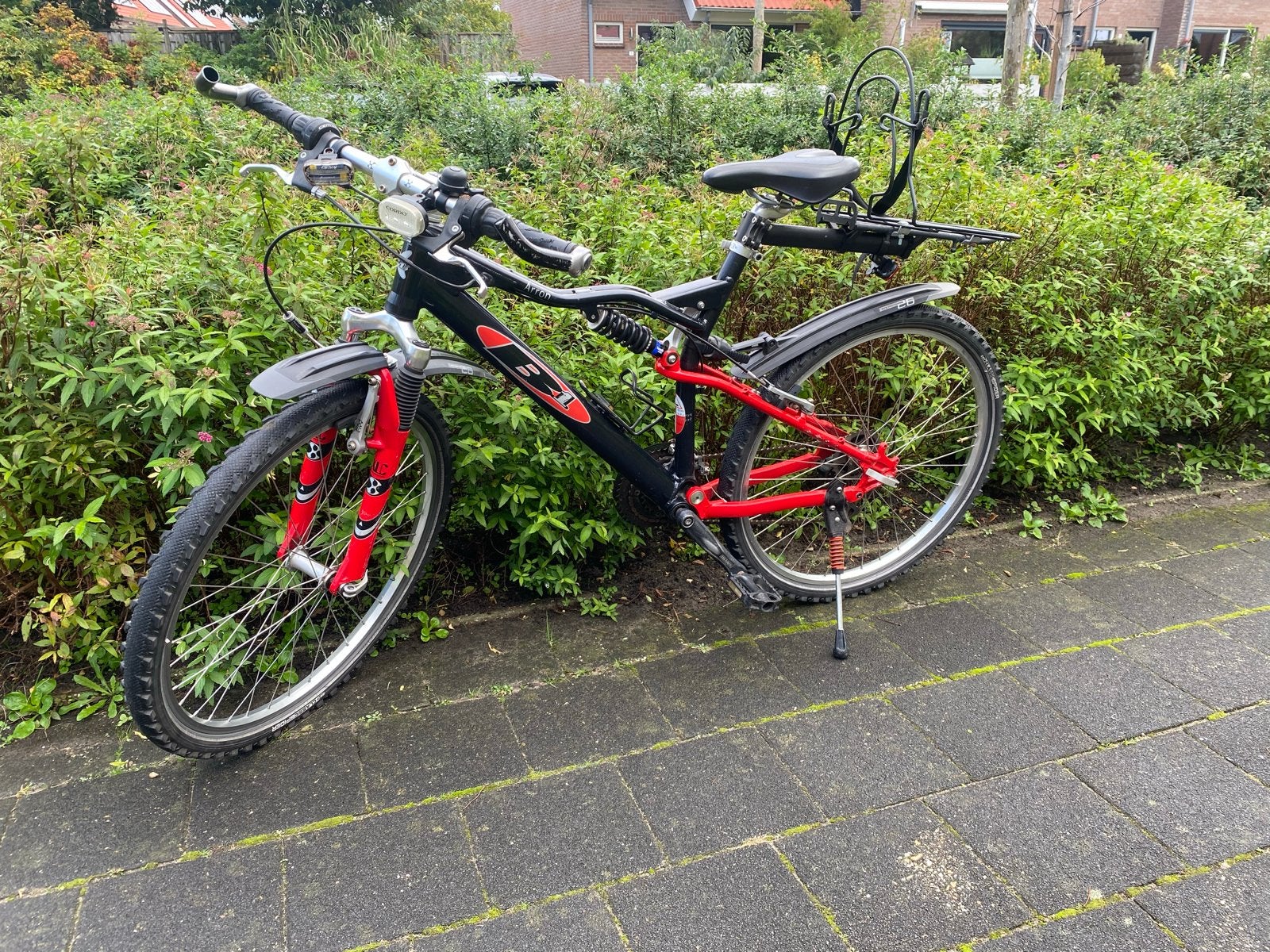 Mountainbike Rood 28 versnellingen met verlichting, Fietsen en Brommers, Gebruikt, 53 tot 57 cm, Ophalen, Overige merken