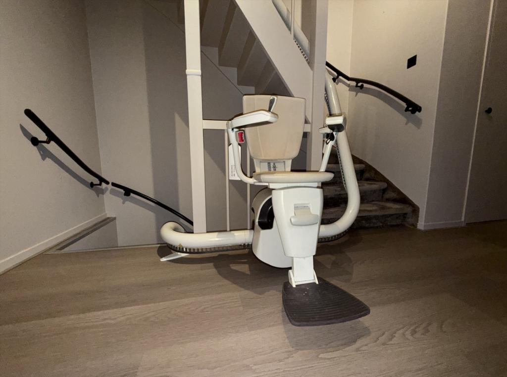 Traplift gereviseerd tweedehands incl. installatie, Verzenden, Zo goed als nieuw