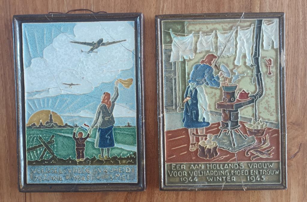 2 Cloisonné tegels (gelijmd) Porceleyne fles: een prikkie, Ophalen of Verzenden